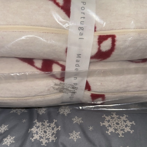 Made in Portugal Christmas candy cane 20 x 22 pack pillows - Picture 5 of 8